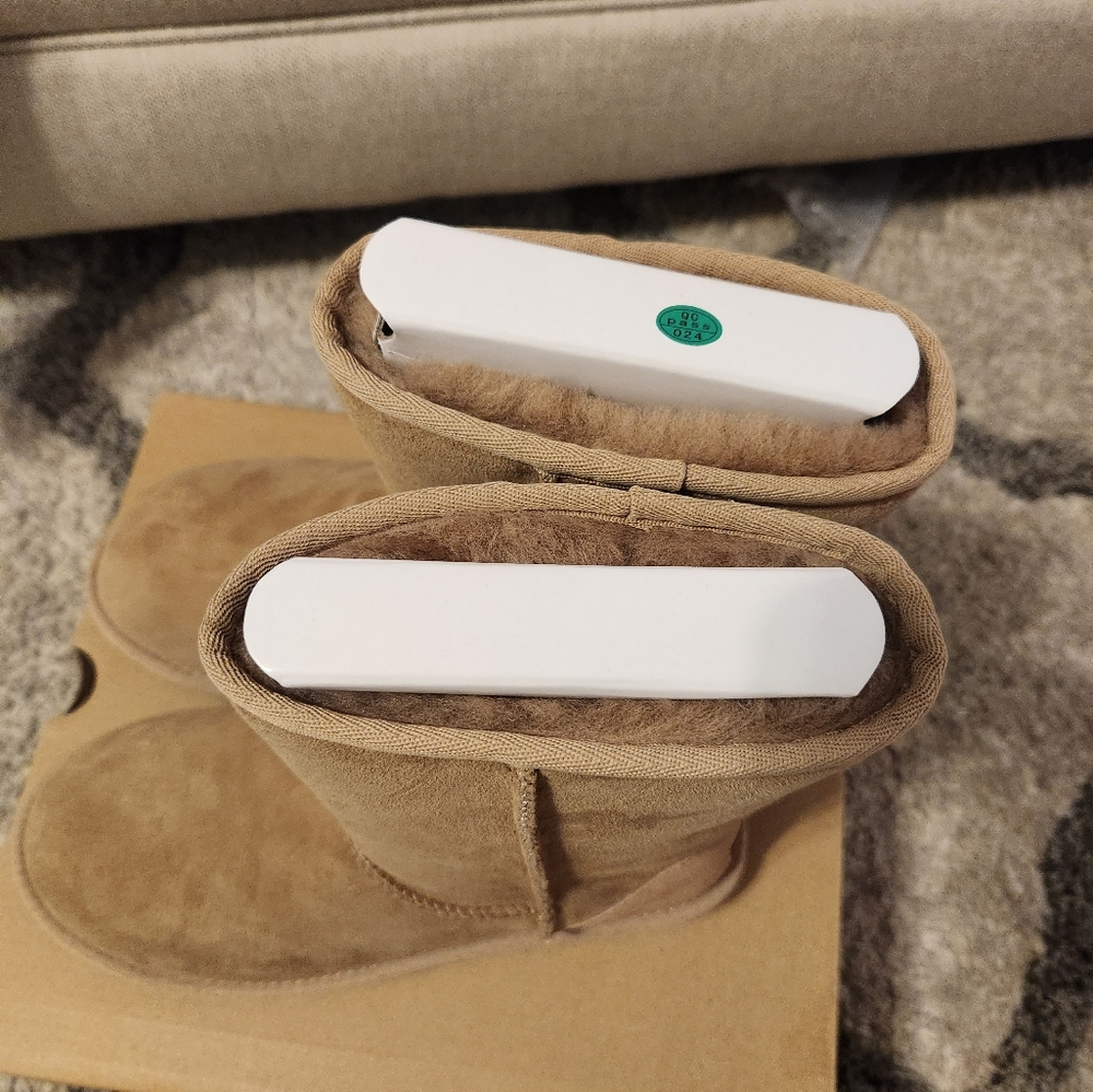 NEW UGG Classic Short II Boots - Women's - Picture 10 of 11
